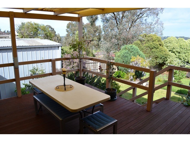 17 Blueberry Road, Mooroolbark VIC 3138