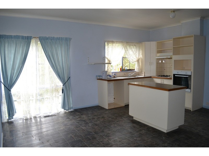 42 Spring  Street, Mount Evelyn VIC 3796