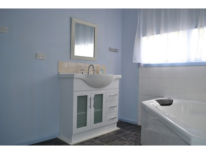 42 Spring  Street, Mount Evelyn VIC 3796