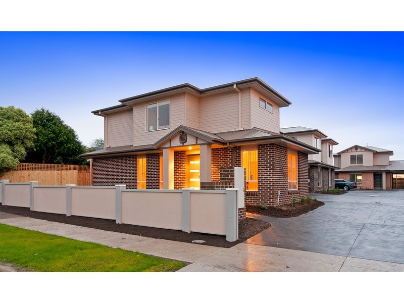 15-17 Manchester Road, Mooroolbark VIC 3138