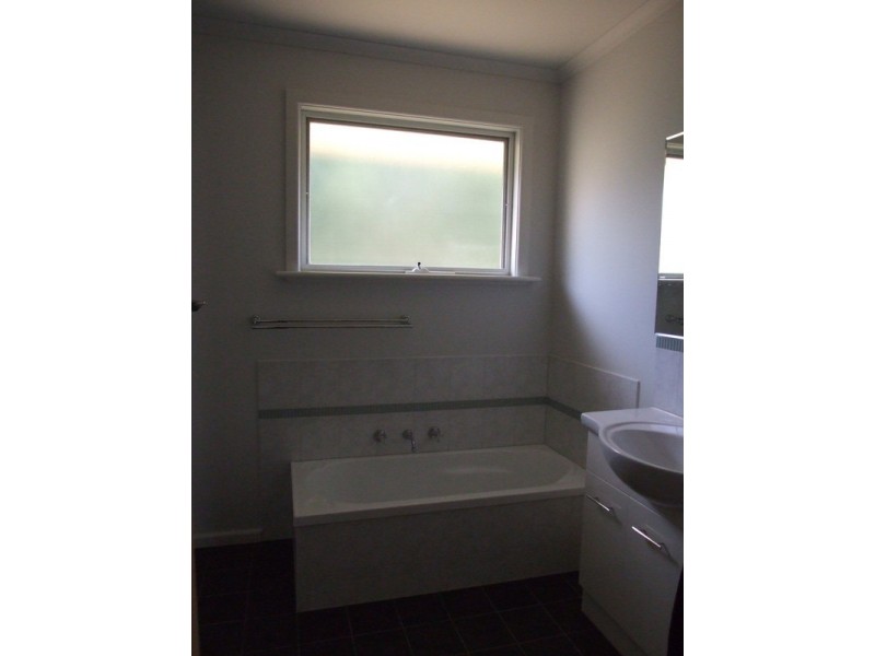 7 Esther Crescent, Mooroolbark VIC 3138