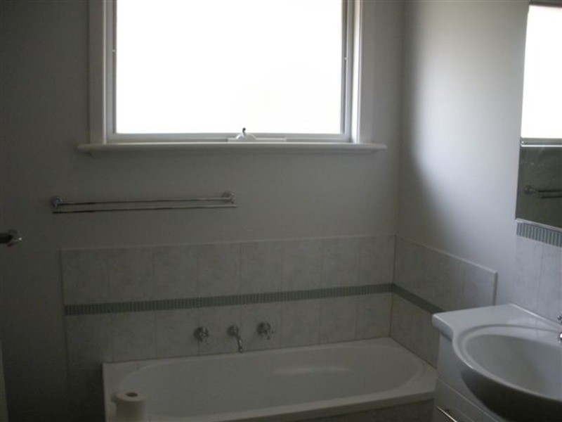 7 Esther Crescent, Mooroolbark VIC 3138