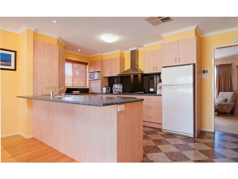 12 Larbert Road, Mooroolbark VIC 3138