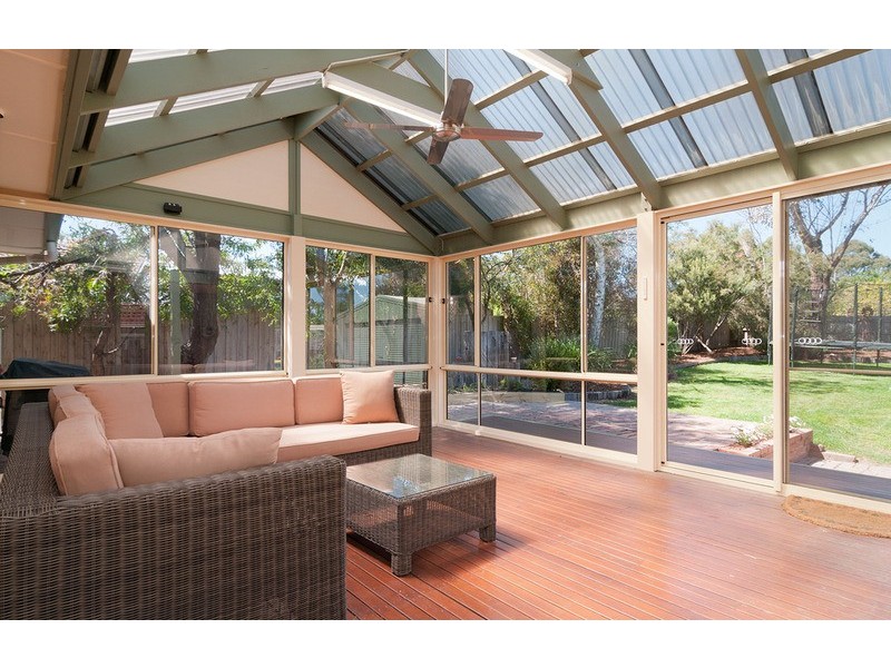 12 Larbert Road, Mooroolbark VIC 3138