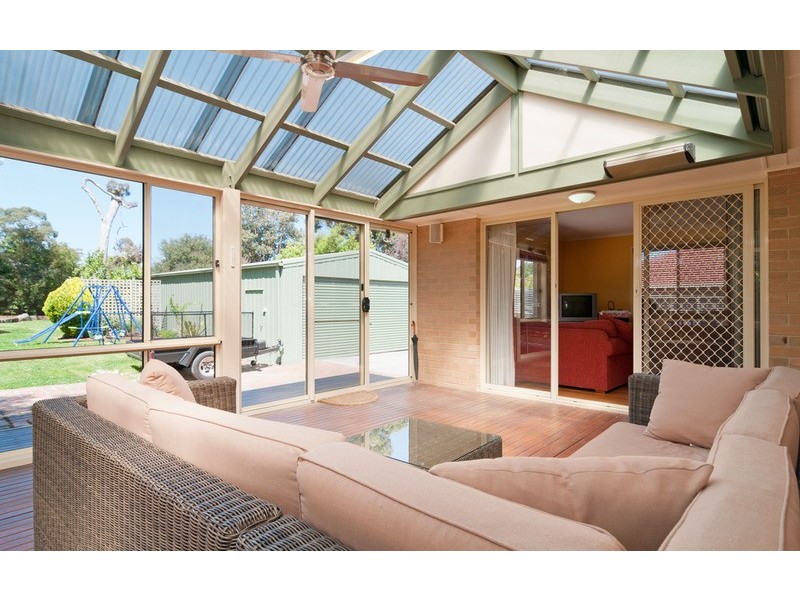 12 Larbert Road, Mooroolbark VIC 3138