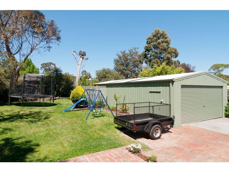 12 Larbert Road, Mooroolbark VIC 3138