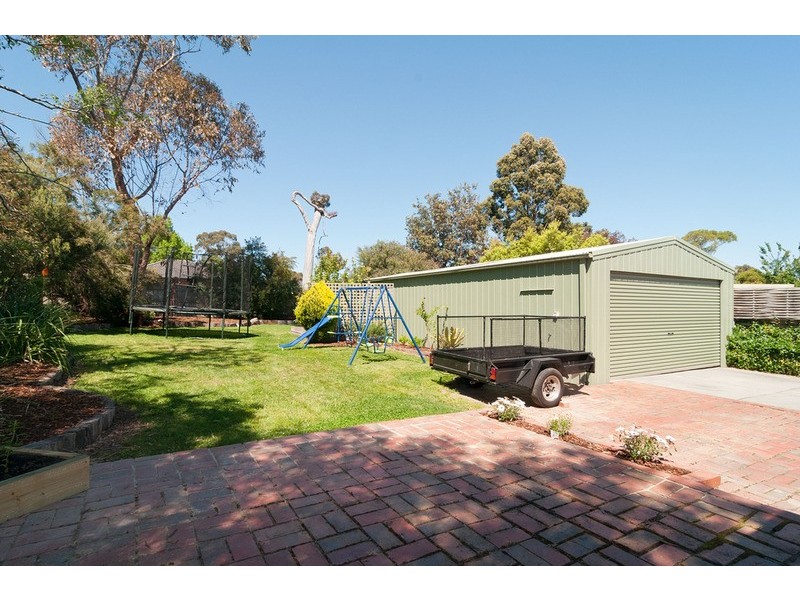 12 Larbert Road, Mooroolbark VIC 3138