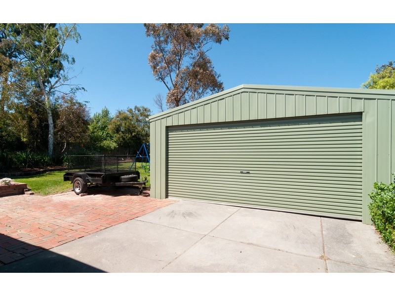 12 Larbert Road, Mooroolbark VIC 3138