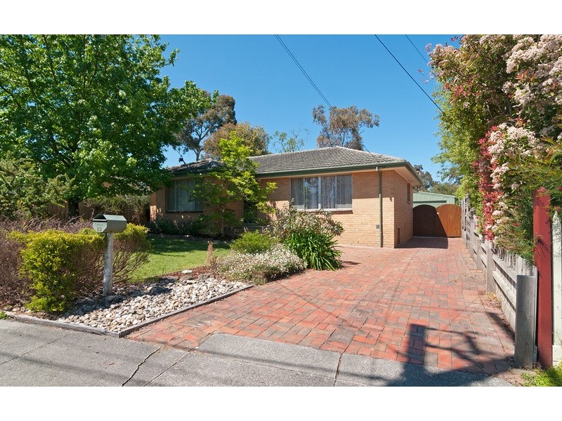 12 Larbert Road, Mooroolbark VIC 3138