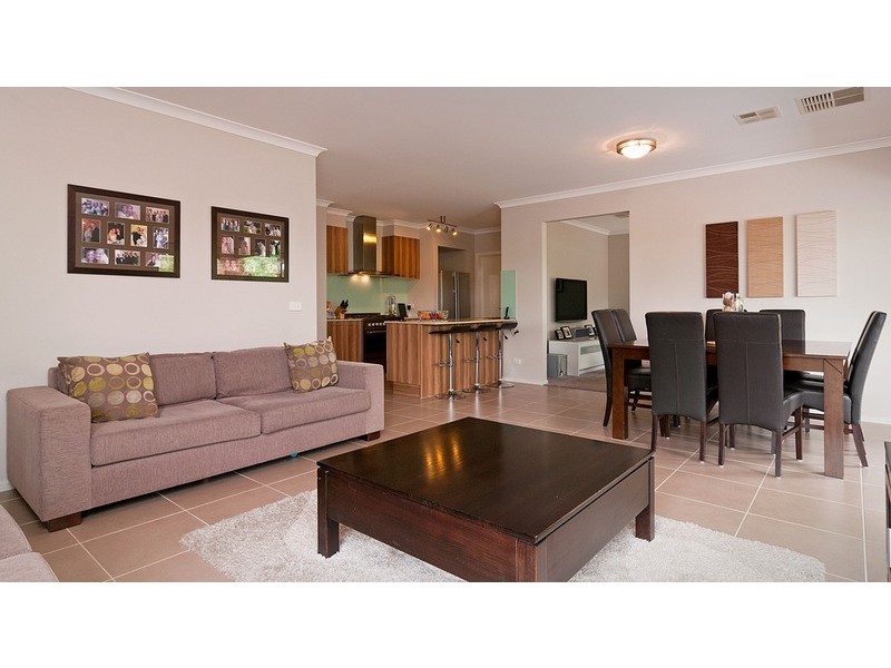 16 Joel Place, Mooroolbark VIC 3138