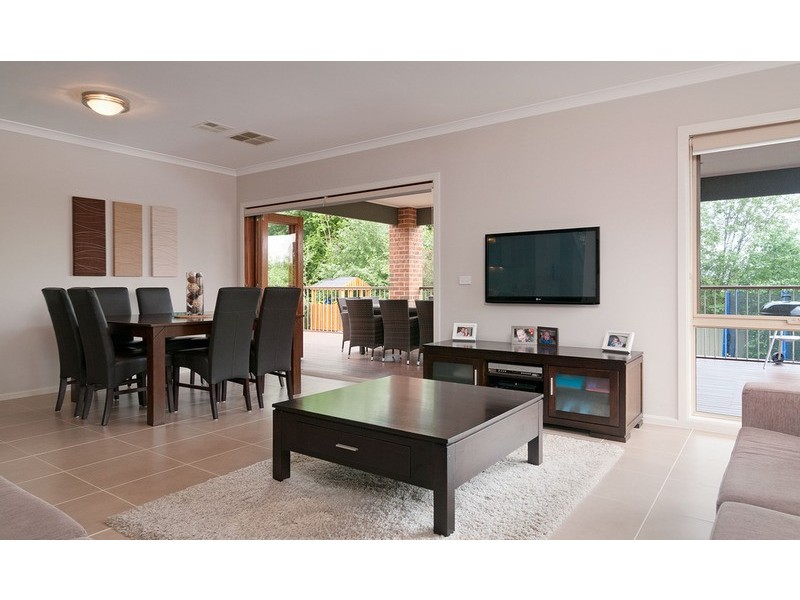 16 Joel Place, Mooroolbark VIC 3138