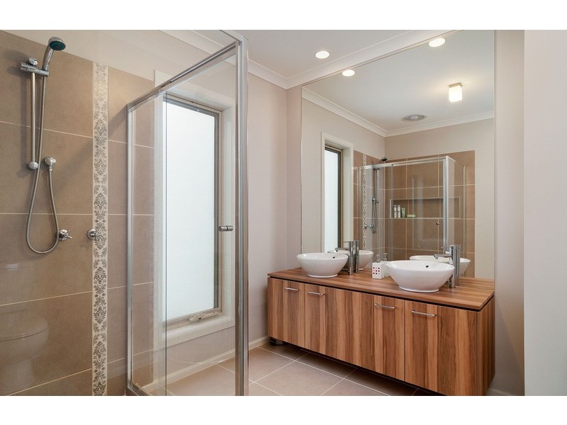 16 Joel Place, Mooroolbark VIC 3138