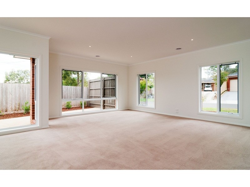 1a Zina Grove, Mooroolbark VIC 3138