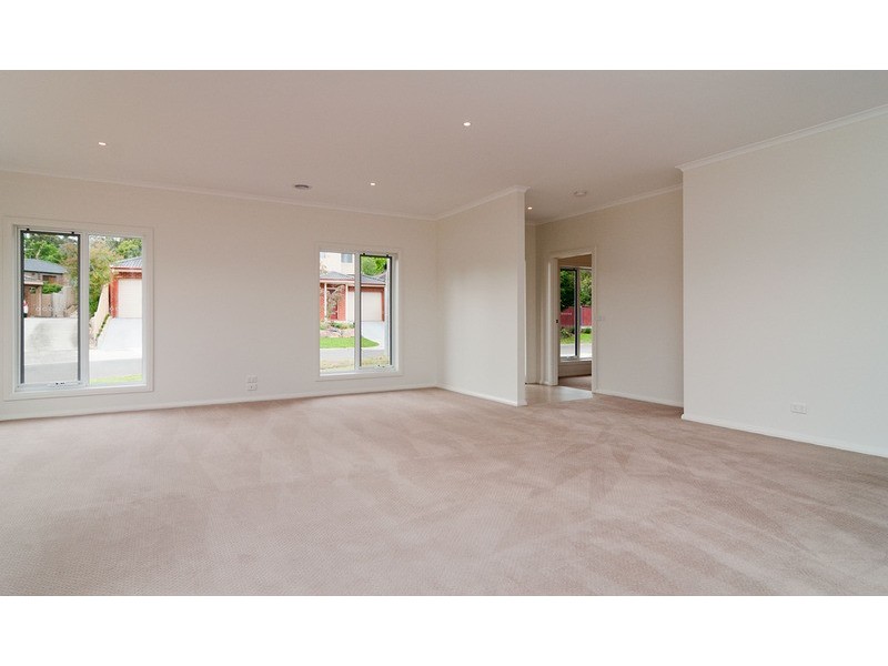 1a Zina Grove, Mooroolbark VIC 3138