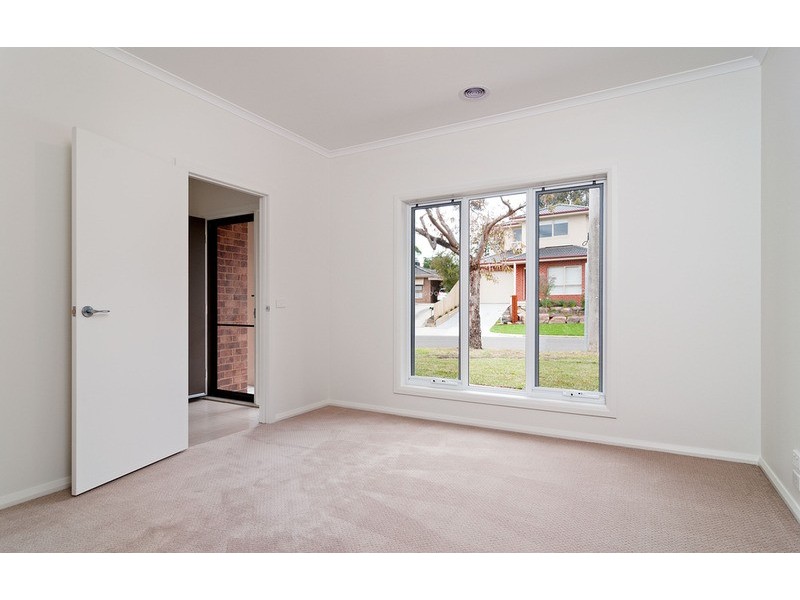1a Zina Grove, Mooroolbark VIC 3138