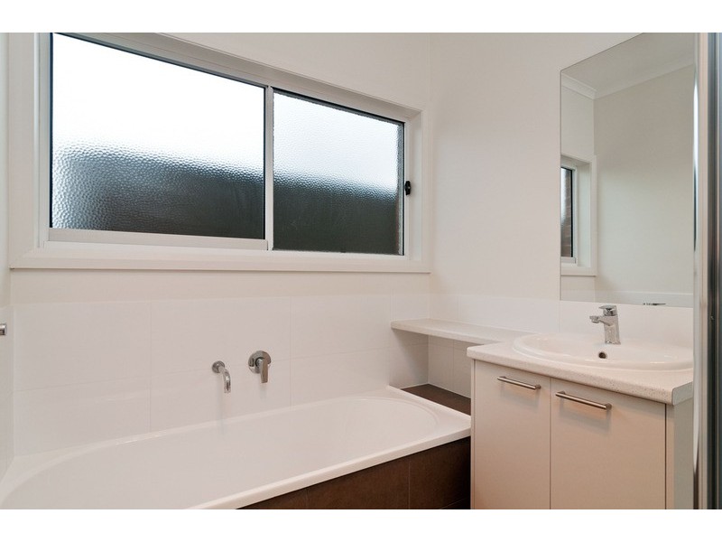 1a Zina Grove, Mooroolbark VIC 3138