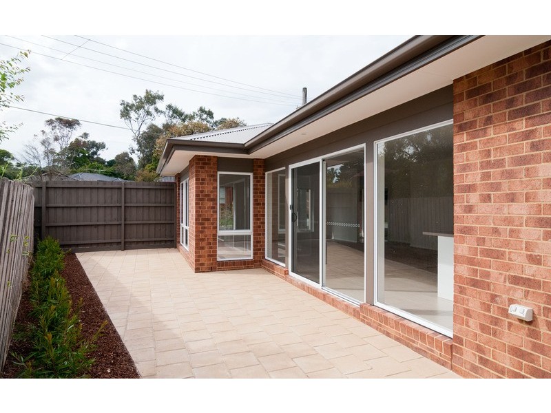 1a Zina Grove, Mooroolbark VIC 3138