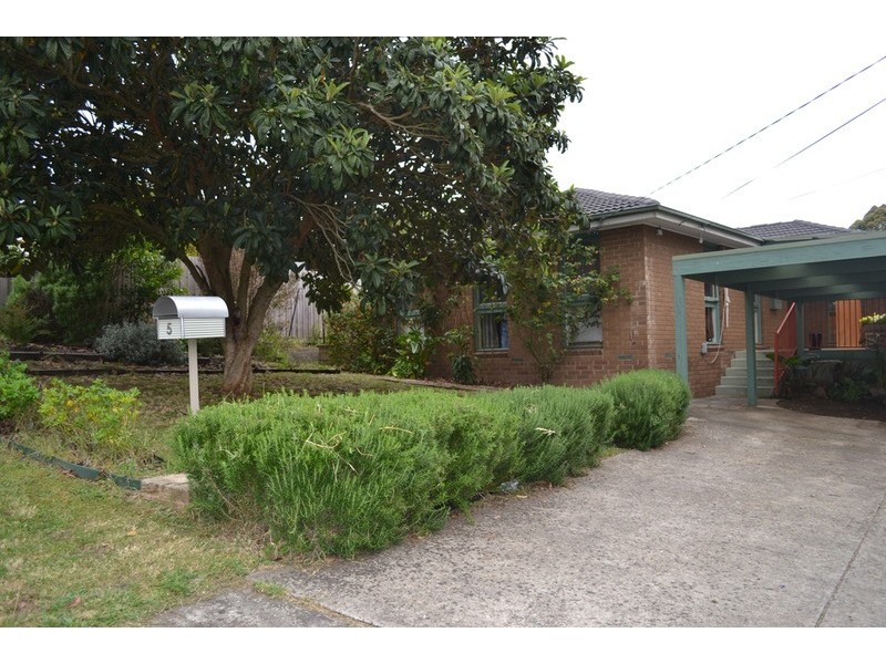 5 Chirnside Drive, Chirnside Park VIC 3116