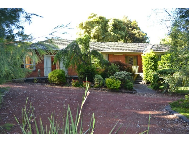 9 Stradbroke Road, Montrose VIC 3765