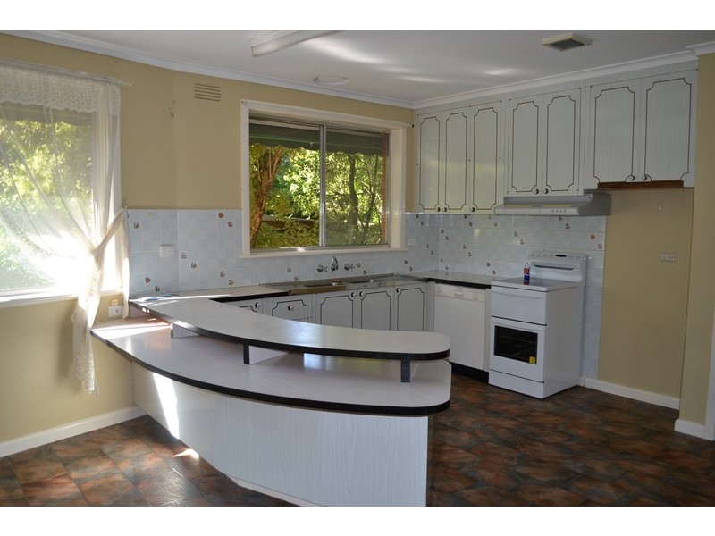 9 Stradbroke Road, Montrose VIC 3765