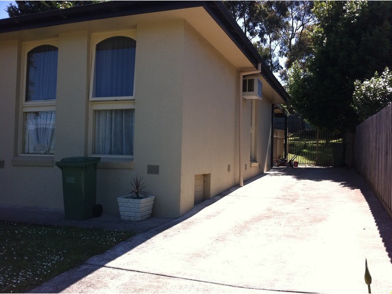 19 Barina  Avenue, Mooroolbark VIC 3138