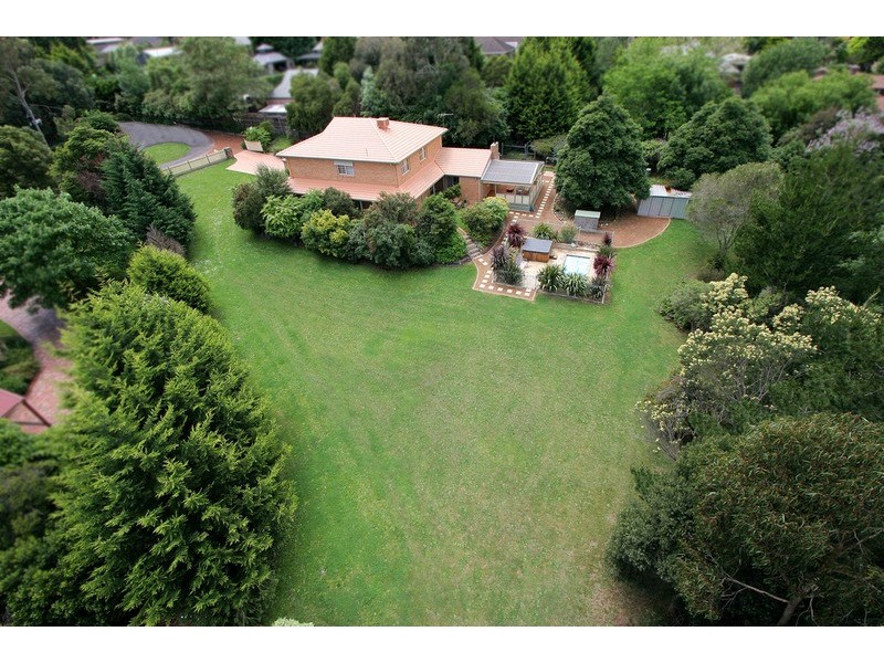 4 Laura  Lane, Mooroolbark VIC 3138
