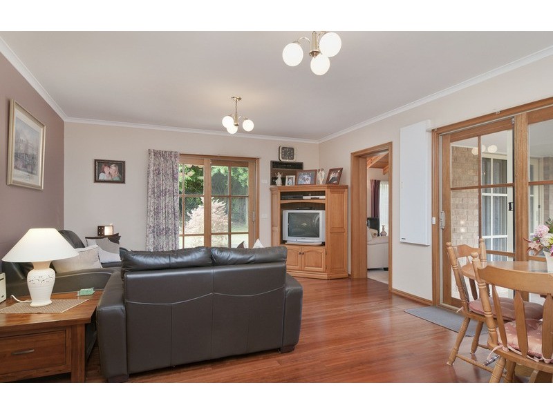 4 Laura  Lane, Mooroolbark VIC 3138