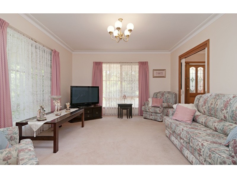 4 Laura  Lane, Mooroolbark VIC 3138