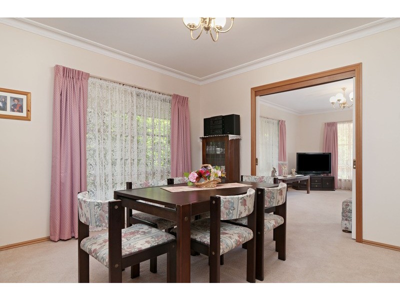 4 Laura  Lane, Mooroolbark VIC 3138
