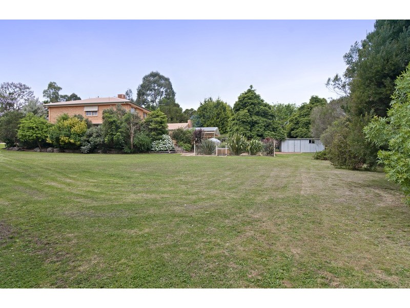 4 Laura  Lane, Mooroolbark VIC 3138