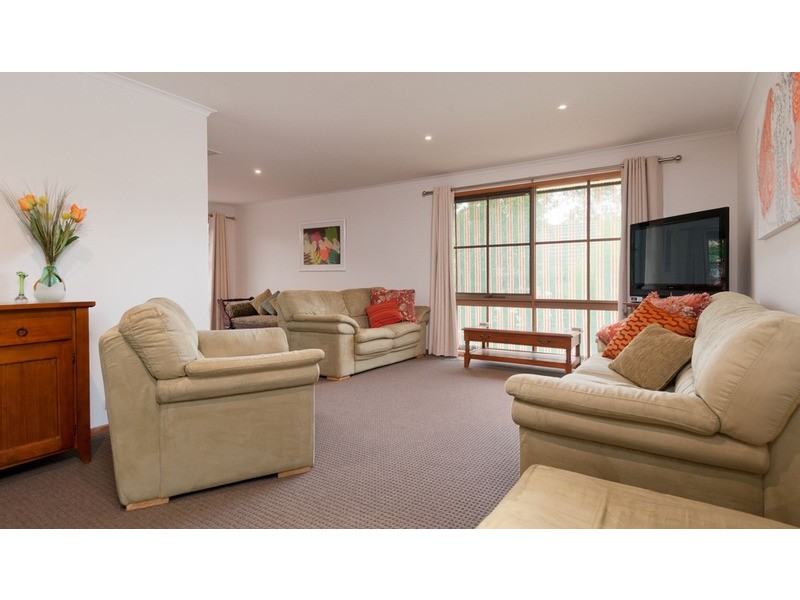 6 Plumtree Rise, Croydon Hills VIC 3136