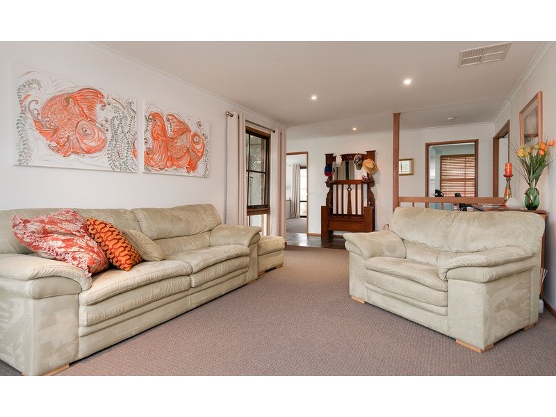 6 Plumtree Rise, Croydon Hills VIC 3136