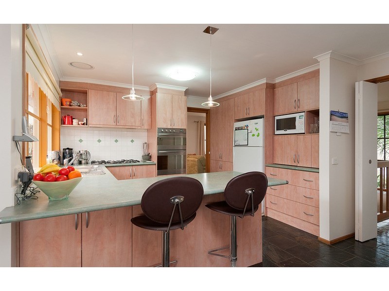 6 Plumtree Rise, Croydon Hills VIC 3136