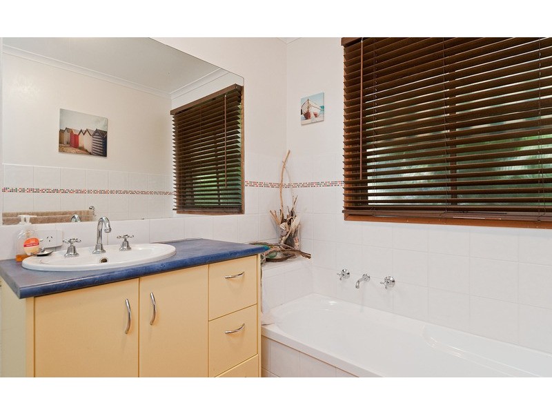 6 Plumtree Rise, Croydon Hills VIC 3136