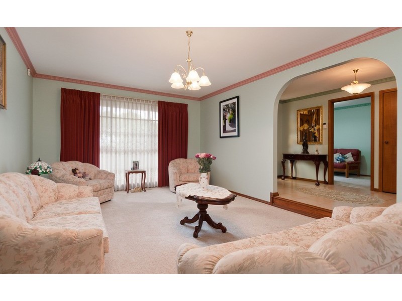 90 Woodville Road, Mooroolbark VIC 3138