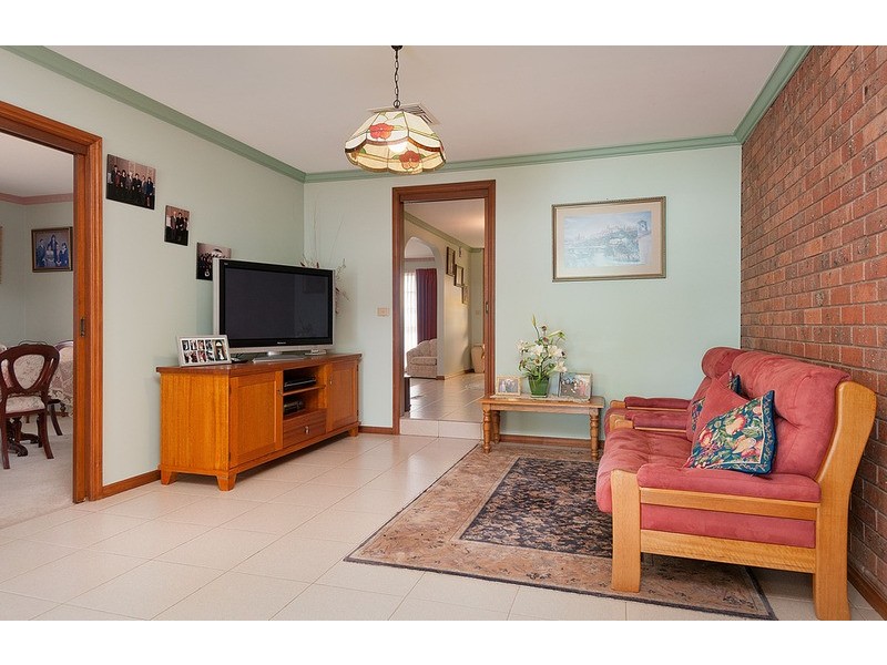 90 Woodville Road, Mooroolbark VIC 3138