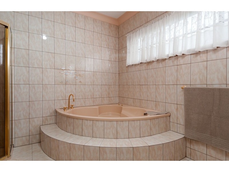 90 Woodville Road, Mooroolbark VIC 3138