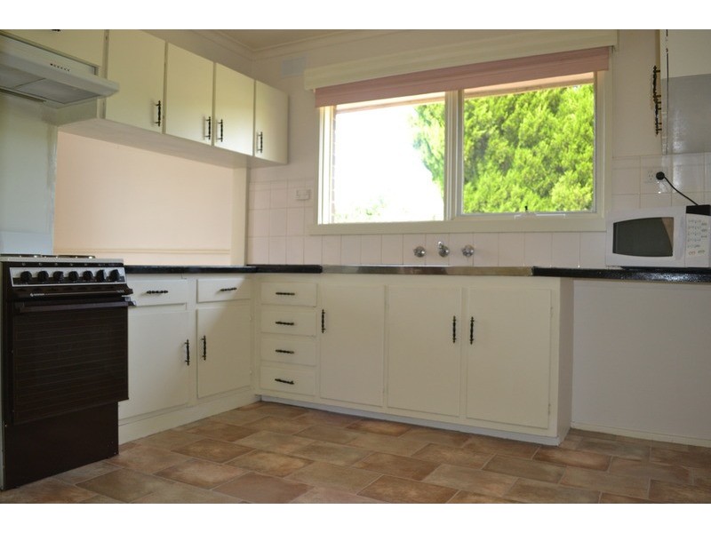 26 Zina  Grove, Mooroolbark VIC 3138