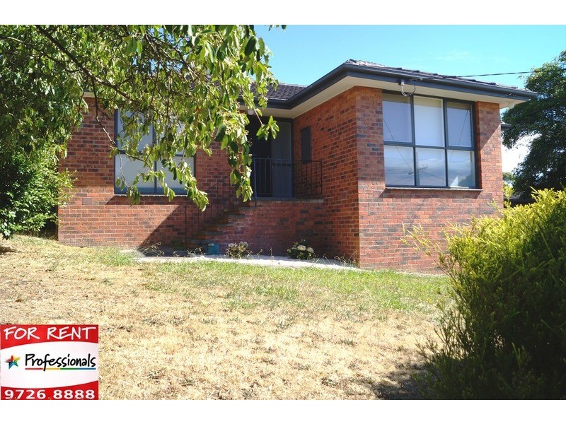 15 Selina Avenue, Mooroolbark VIC 3138