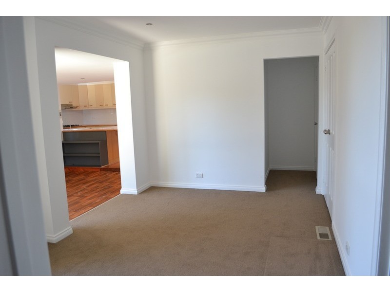 15 Selina Avenue, Mooroolbark VIC 3138