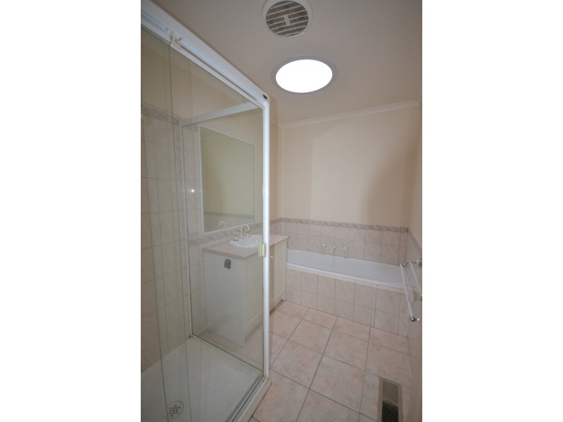 3/12 Railway Crescent, Croydon VIC 3136