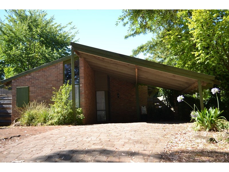 38 Churchill  Drive, Mooroolbark VIC 3138