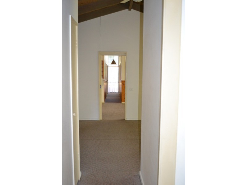 38 Churchill  Drive, Mooroolbark VIC 3138