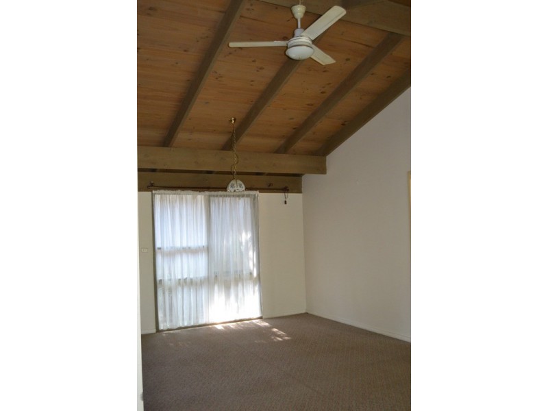 38 Churchill  Drive, Mooroolbark VIC 3138