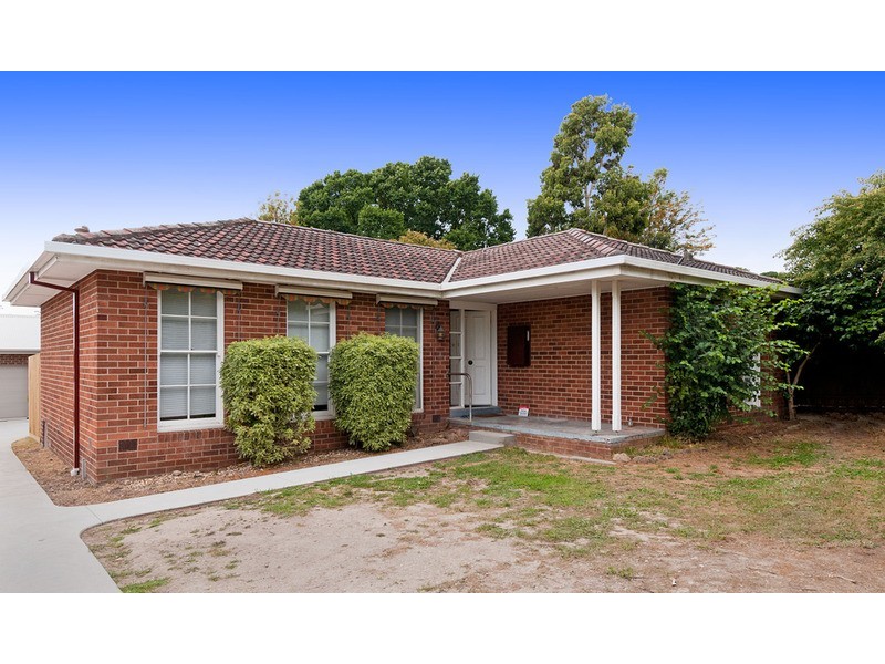 1/8 Pembroke Road, Mooroolbark VIC 3138