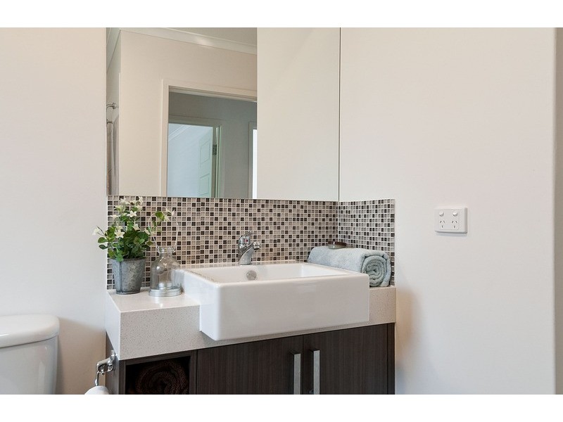 56 Longfellow Avenue, Mooroolbark VIC 3138