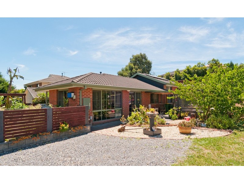 13 Green Street, Mooroolbark VIC 3138