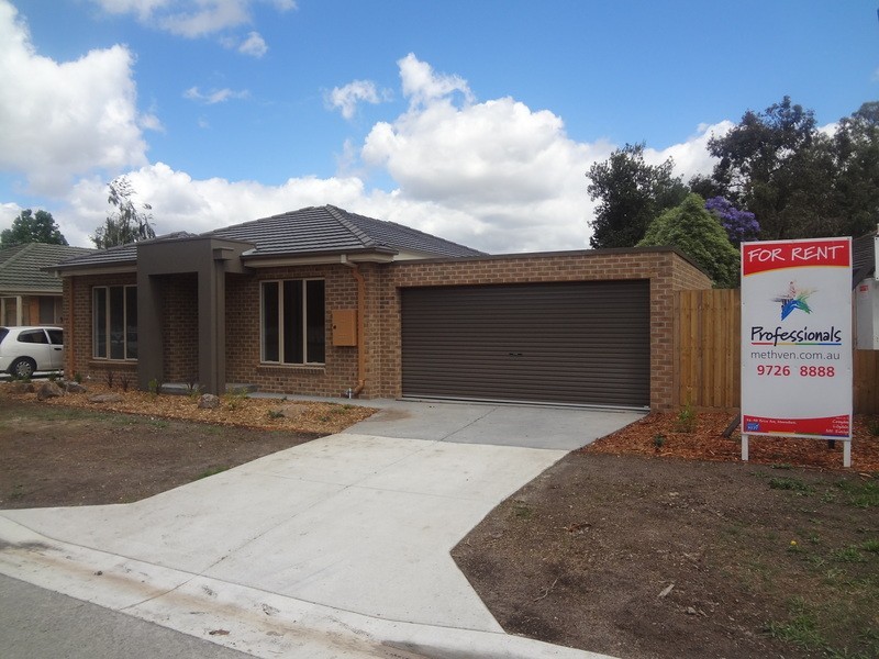 3 Saxon Drive, Mooroolbark VIC 3138