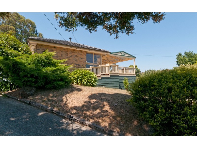 13 Alawara Drive, Mooroolbark VIC 3138