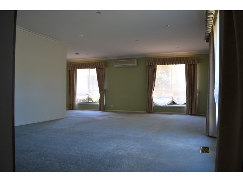 4 Bond Court, Croydon VIC 3136